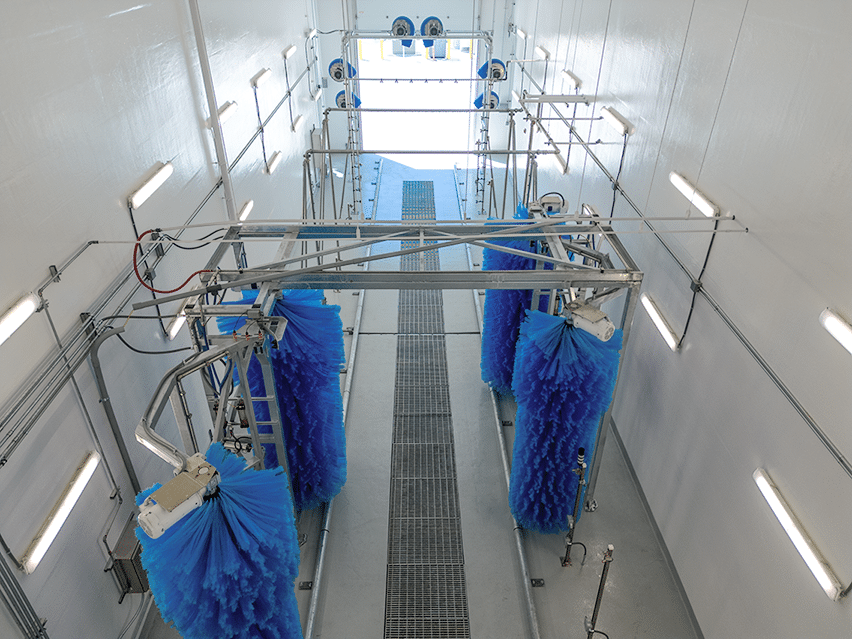 InterClean XJ friction wash bay with blue brushes